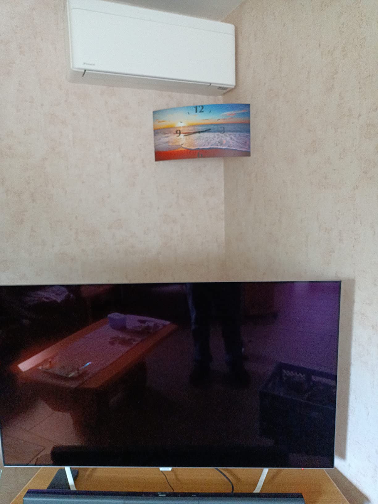 Leise an der Wand
